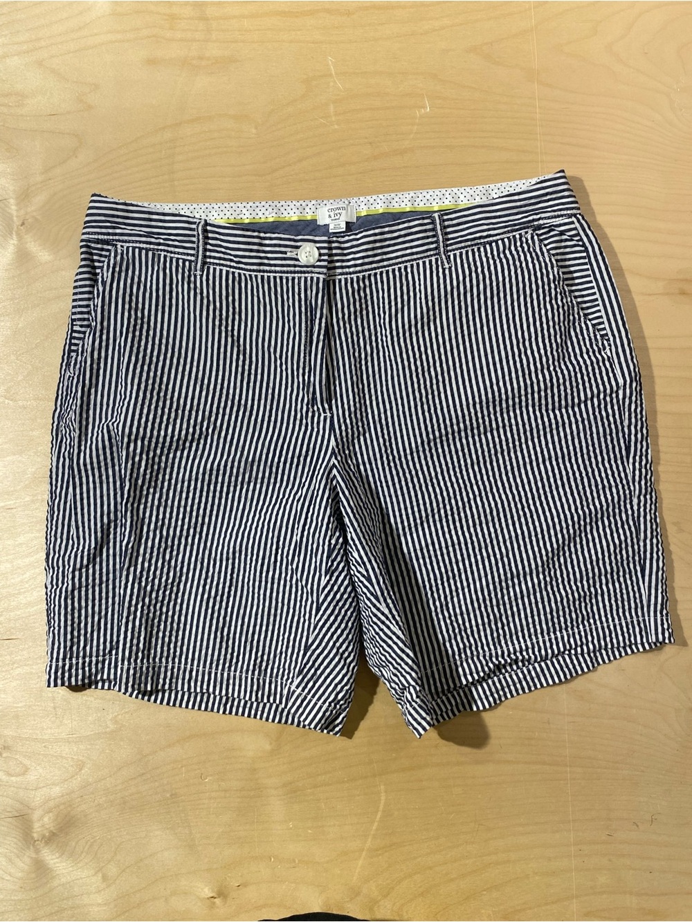 crown & ivy Navy and White Striped Seersucker Bermuda Shorts 16W (Y)